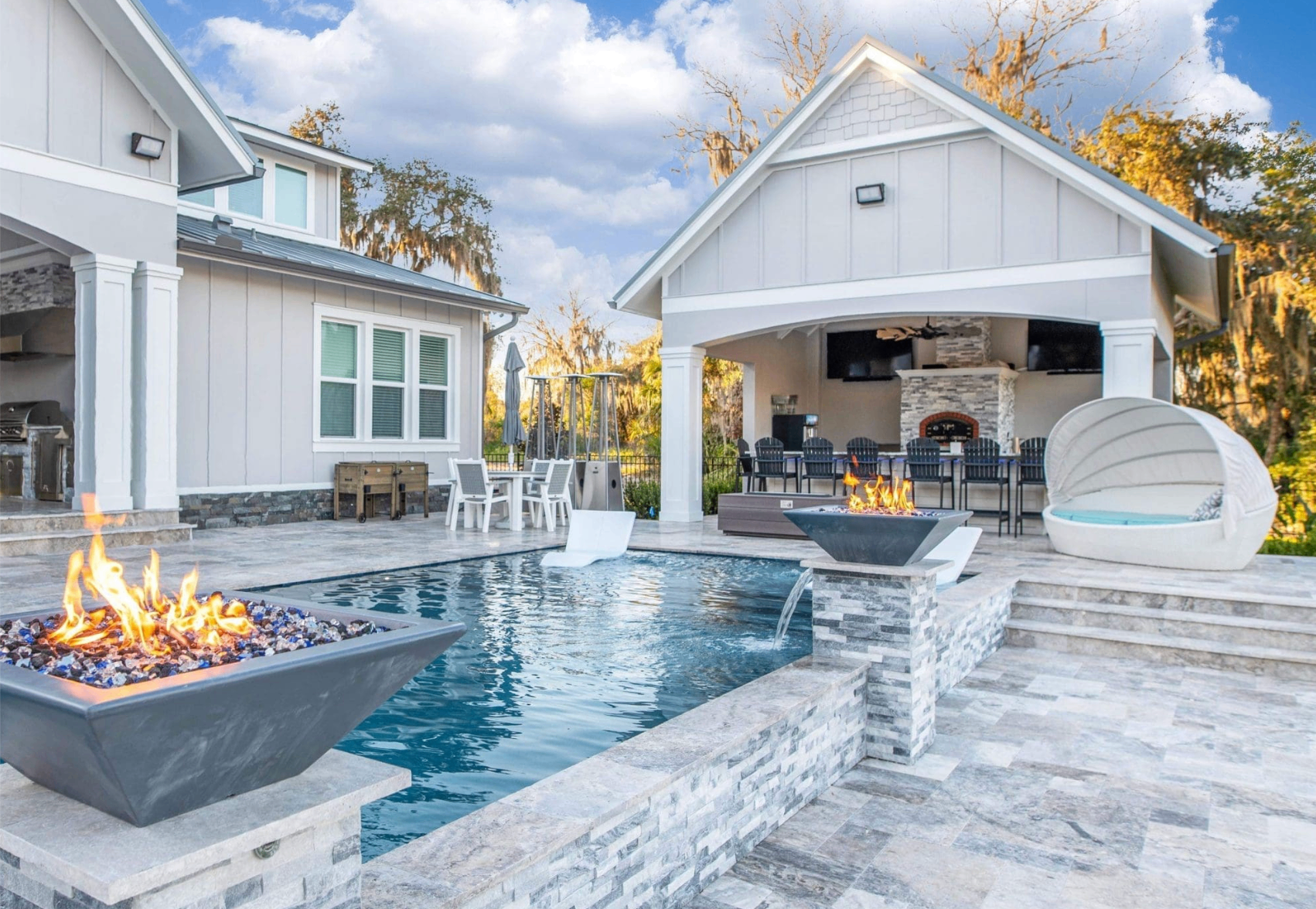 Beautifully maintained Wahoo pool with fire bowls